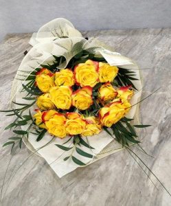yellow flame Μπουκέτο με δίχρωμα τριαντάφυλλα