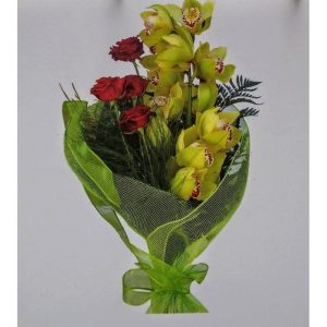 Ορχιδέα Σιμπίτιουμ και Κόκκινα Τριαντάφυλλα - Image 1