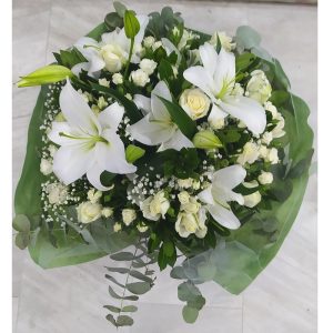 Μπουκέτο με Λευκά Λίλιουμ και Τριαντάφυλλα - Image 1
